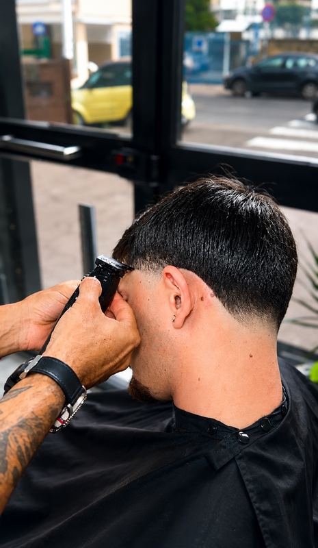 Rifinitura con rasoio da Valen'Hair